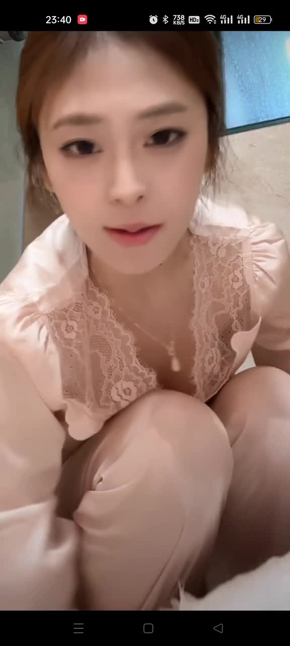 4月末精选走光视频 (35).MP4