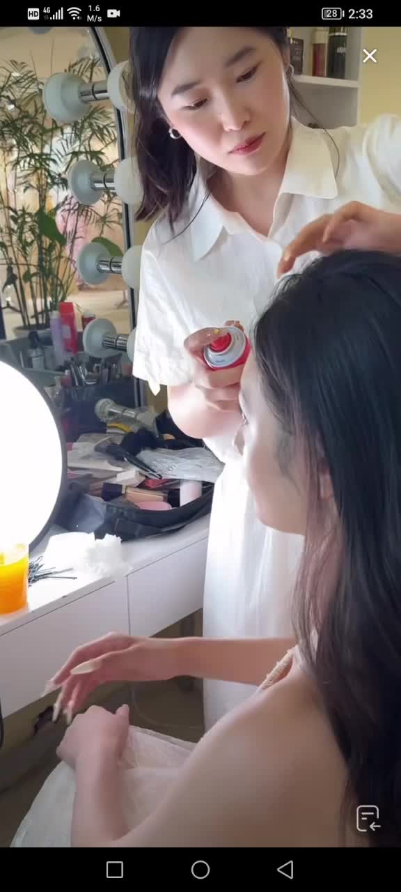 4月末精选走光视频 (28).MP4
