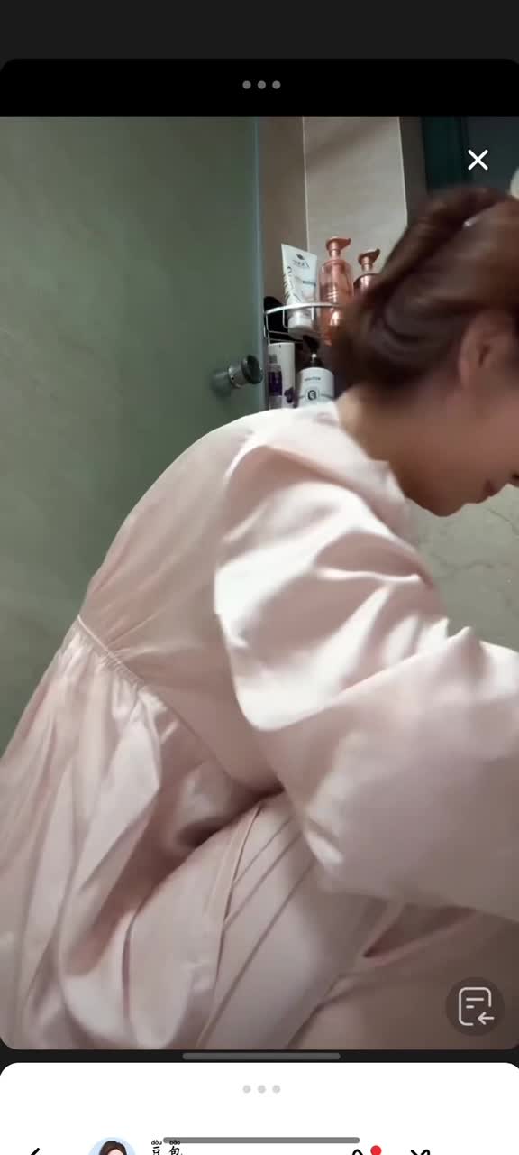 4月末精选走光视频 (2).MP4