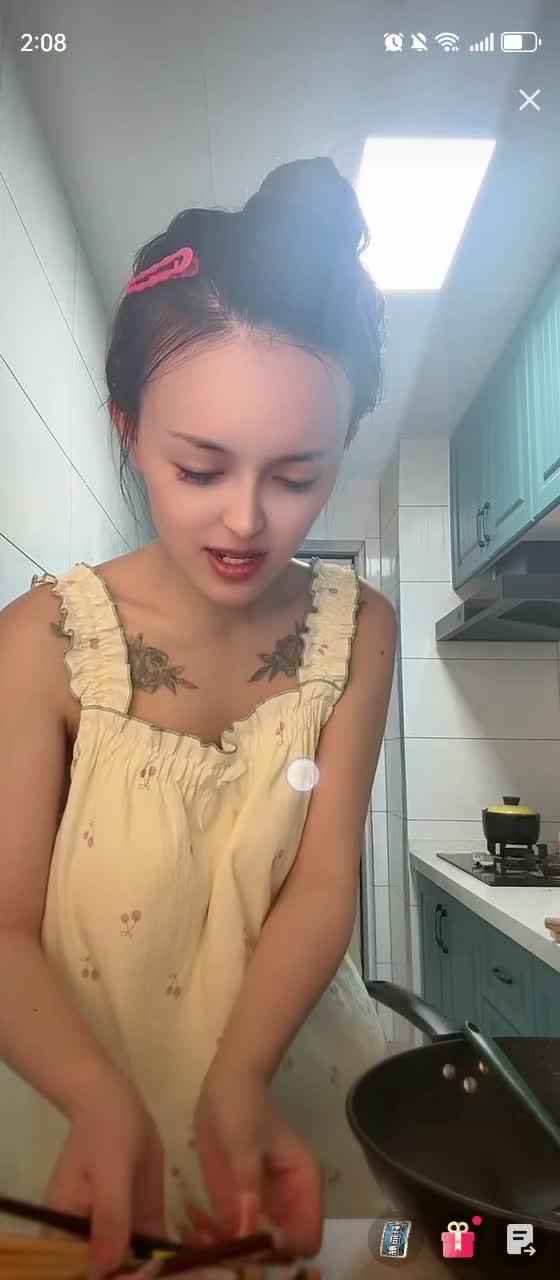 4月末精选走光视频 (31).MP4
